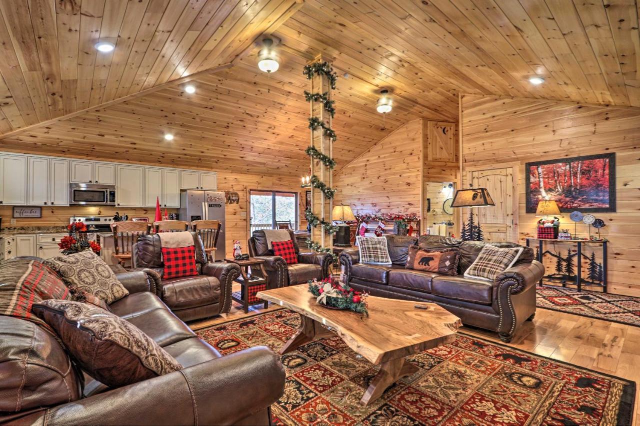 Luxe Cabin With Hot Tub, Theater, Pool Table, Arcade Pigeon Forge Eksteriør bilde