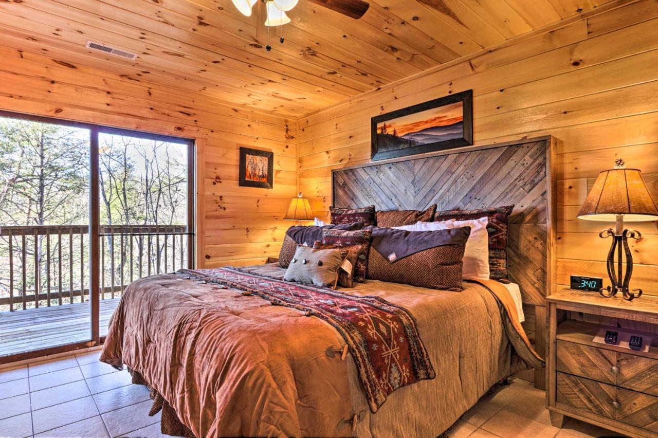 Luxe Cabin With Hot Tub, Theater, Pool Table, Arcade Pigeon Forge Eksteriør bilde