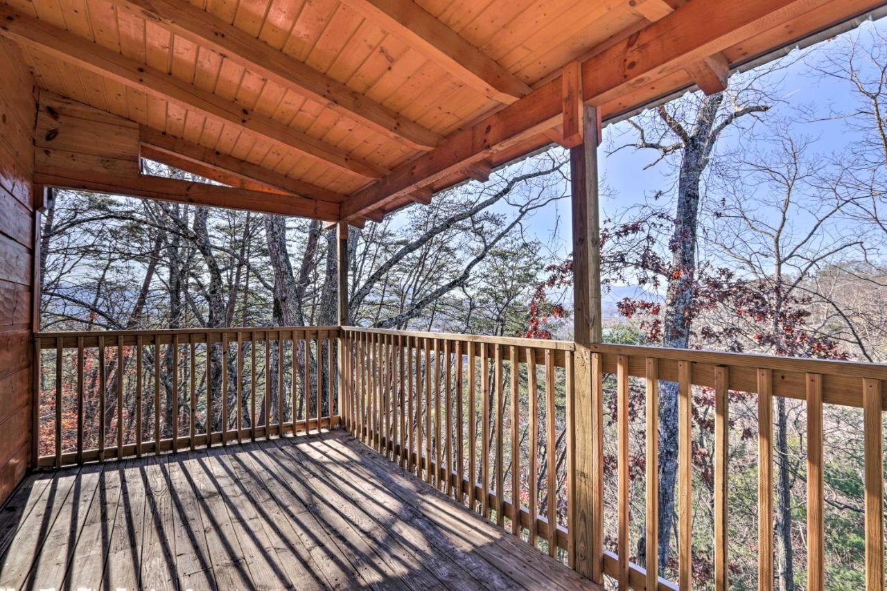 Luxe Cabin With Hot Tub, Theater, Pool Table, Arcade Pigeon Forge Eksteriør bilde