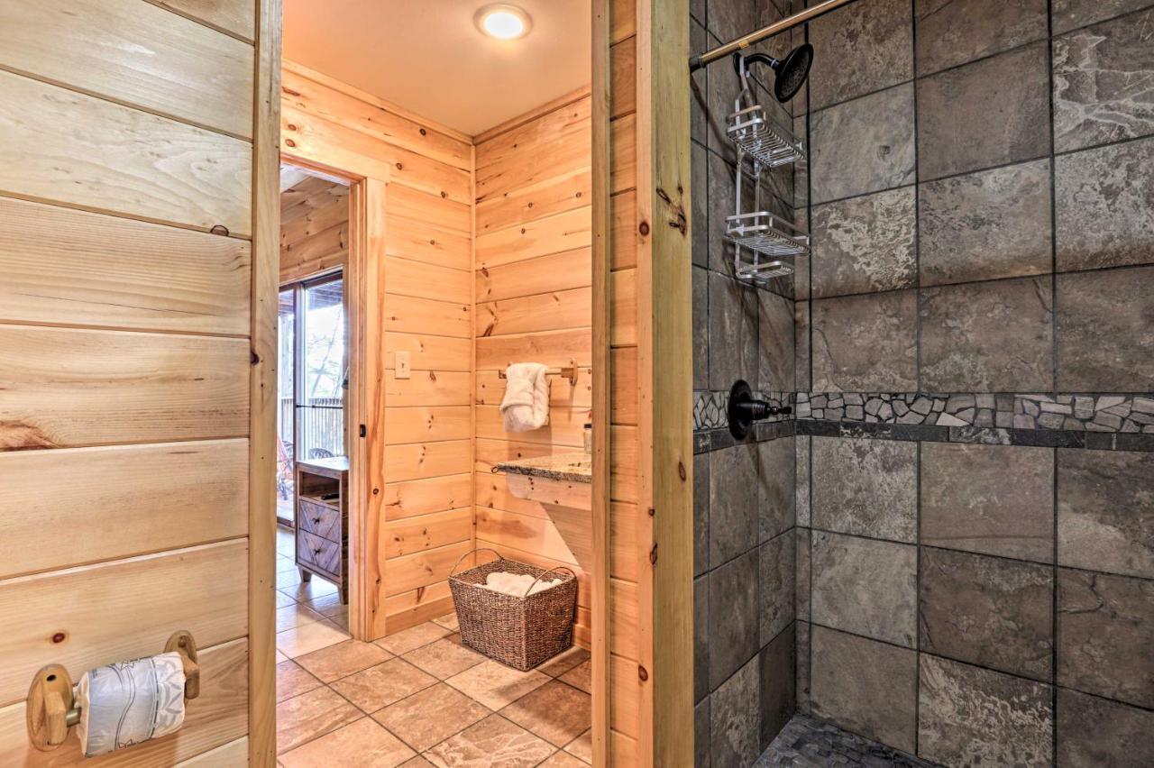 Luxe Cabin With Hot Tub, Theater, Pool Table, Arcade Pigeon Forge Eksteriør bilde